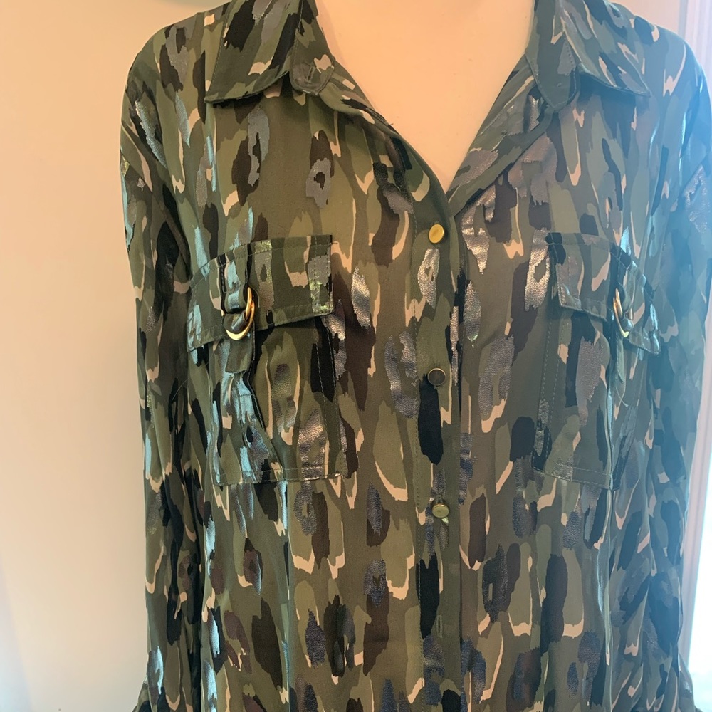 Cato gorgeous army green blouse size 18/20 see through